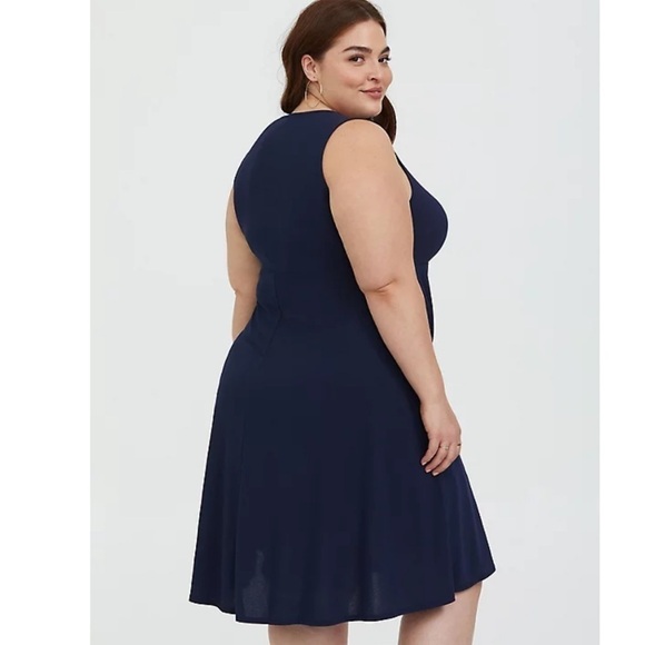 Torrid 5 MINI STRETCH CREPE WRAP DRESS navy - Picture 3 of 7